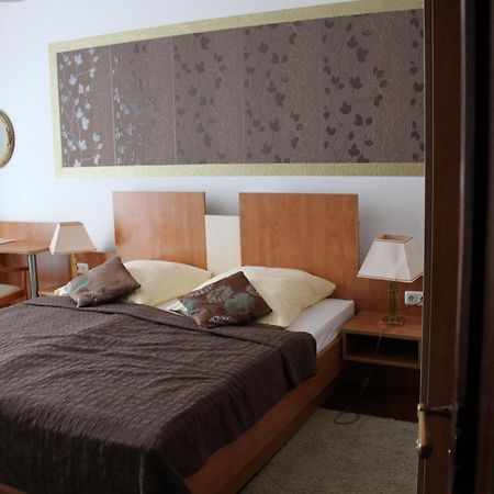 Hotel Vier Loewen Traben-Trarbach Bagian luar foto