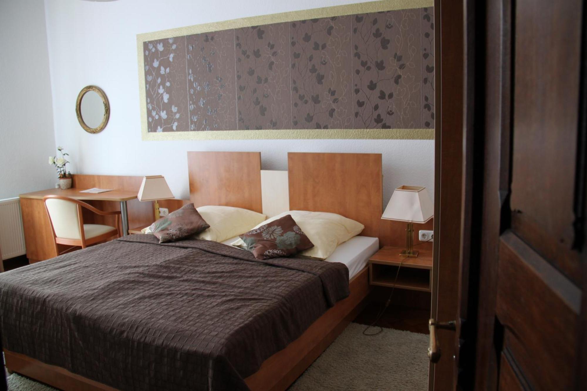 Hotel Vier Loewen Traben-Trarbach Bagian luar foto