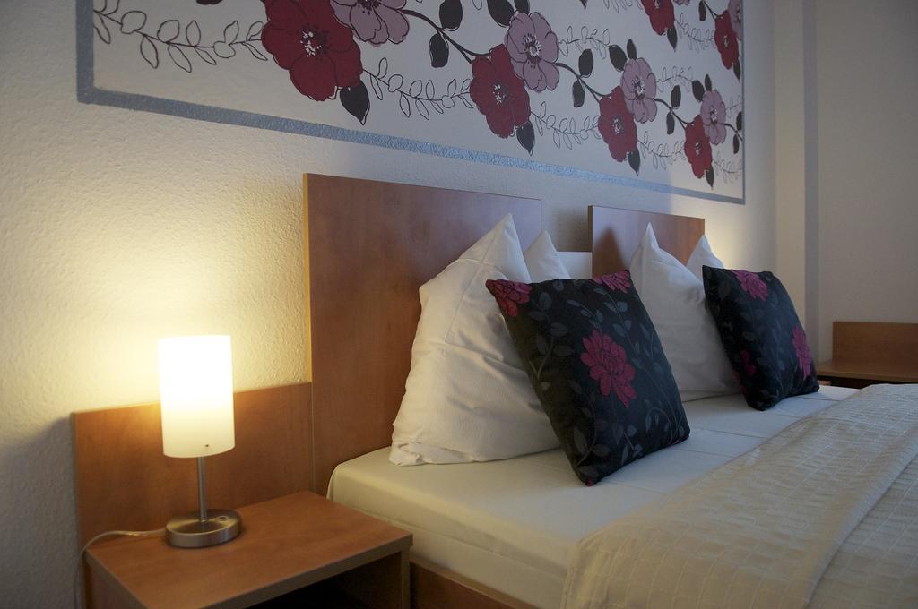Hotel Vier Loewen Traben-Trarbach Ruang foto