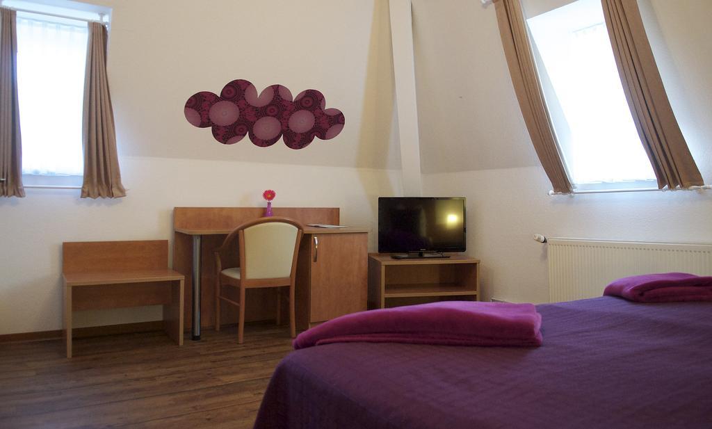 Hotel Vier Loewen Traben-Trarbach Ruang foto