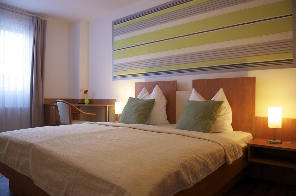 Hotel Vier Loewen Traben-Trarbach Ruang foto