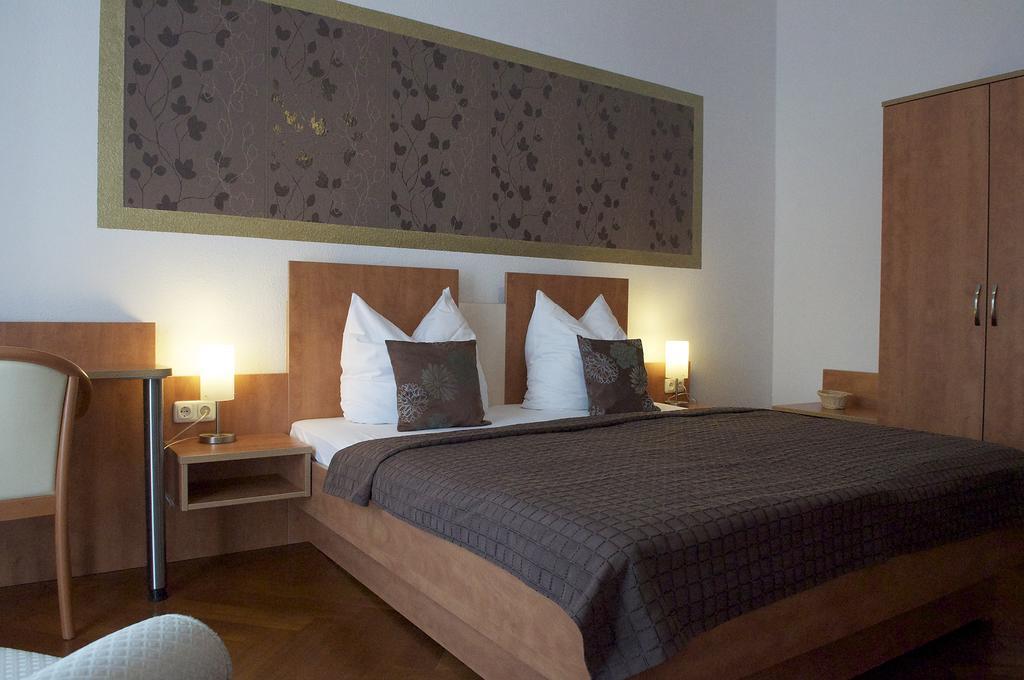 Hotel Vier Loewen Traben-Trarbach Ruang foto