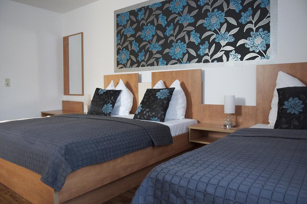 Hotel Vier Loewen Traben-Trarbach Bagian luar foto